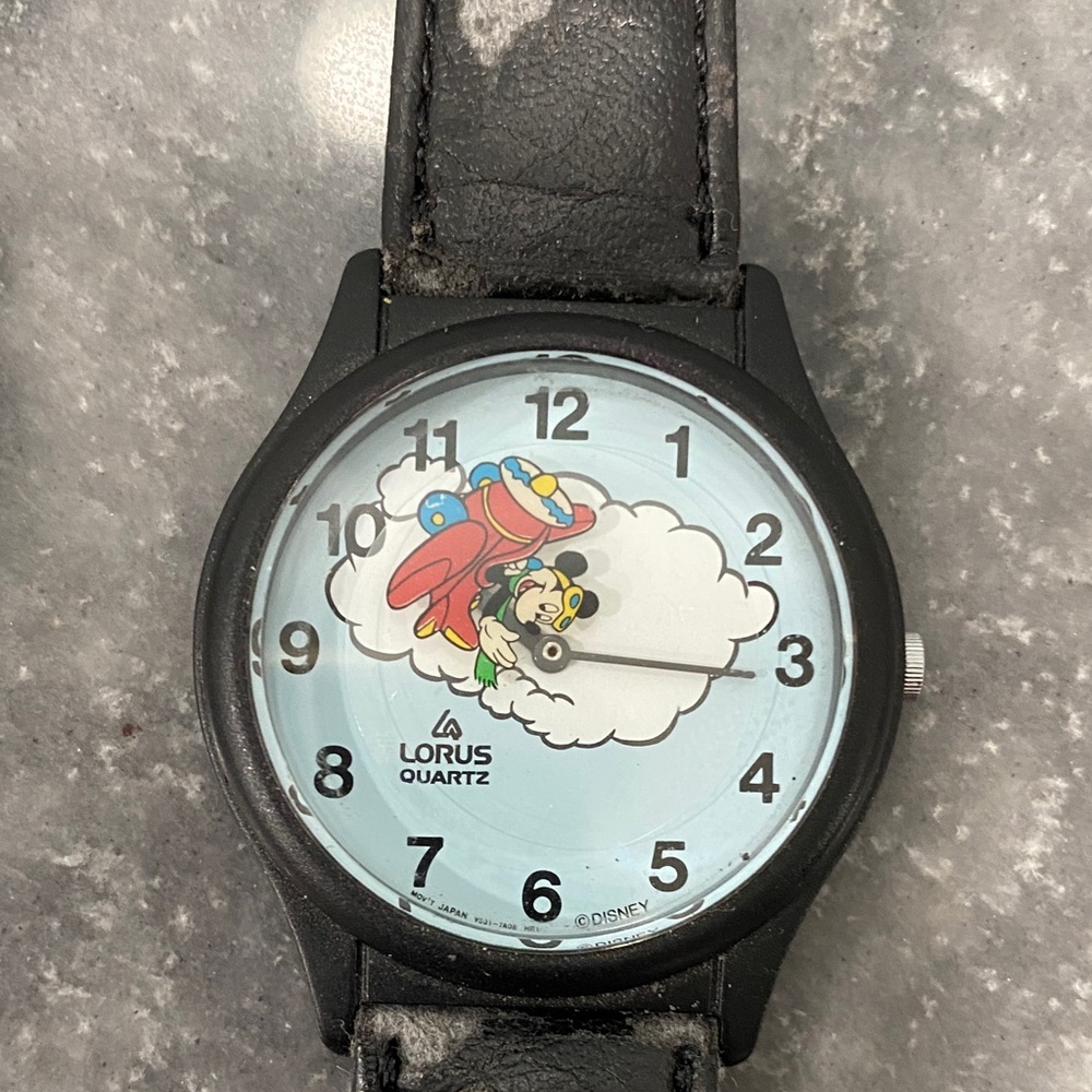 Lorus Quartz Watch with Cartoon Cloud Design. Vintage